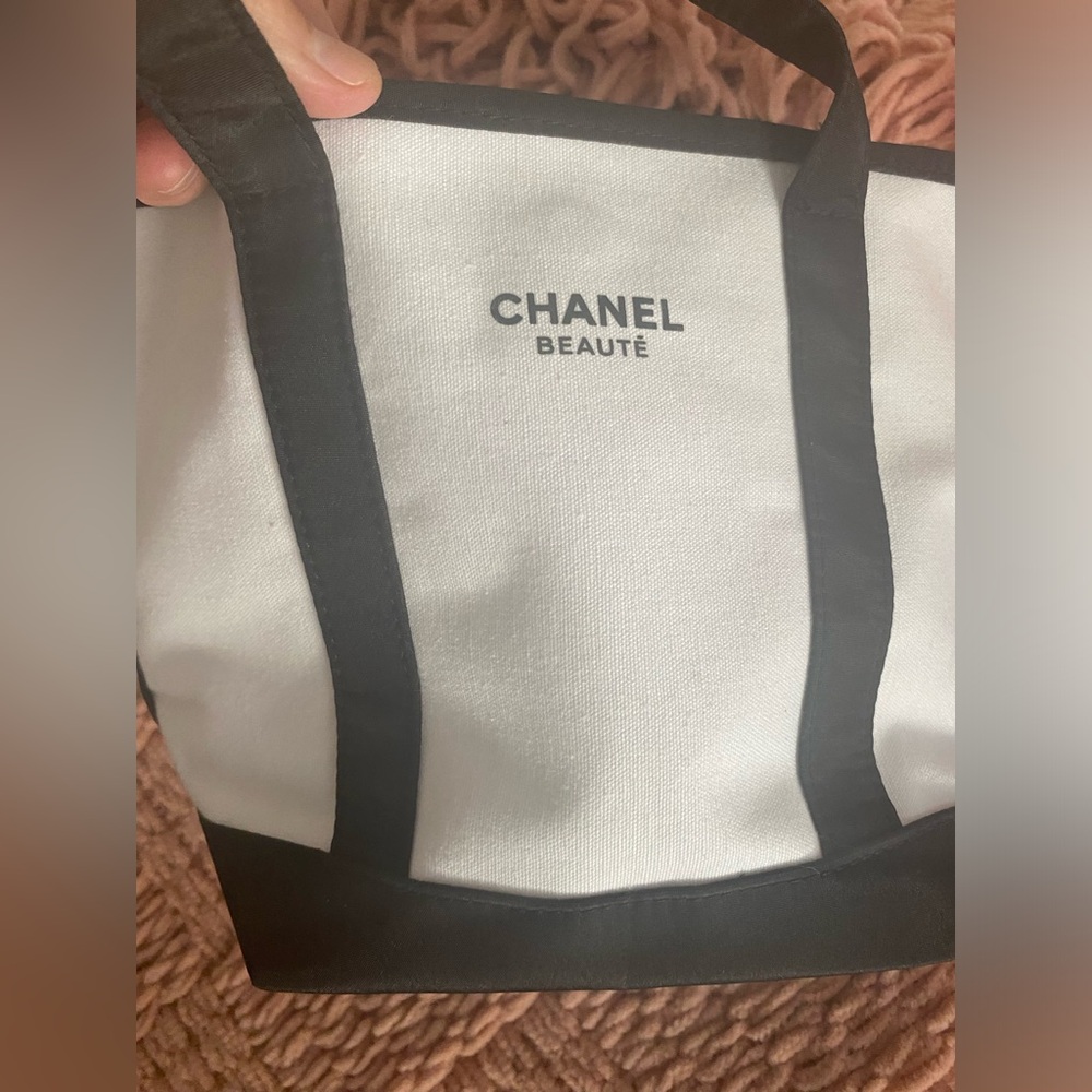 Chanel beauty small tote bag never used